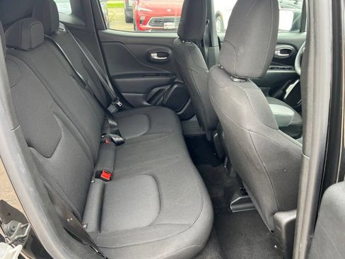 Used 2023 Jeep Renegade Latitude AWD/4WD image 31