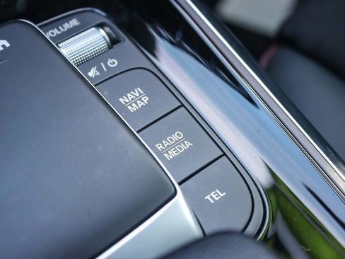 Used 2021 Mercedes-Benz GLA 250 4MATIC image 36