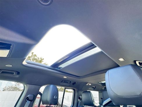 Used 2023 Land Rover Defender 130 SE image 24