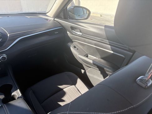 Used 2025 Nissan Altima 2.5 SV image 20