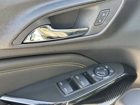 Used 2025 Chevrolet Trax ACTIV w/ Sunroof Package image 15