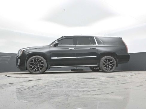 Used 2018 Cadillac Escalade ESV Luxury AWD/4WD image 25