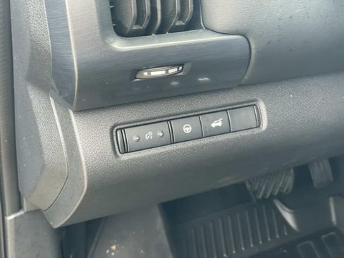Used 2024 Nissan Pathfinder SL FWD image 12