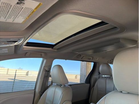 Used 2012 Toyota Sienna XLE w/ Entertainment Pkg image 29