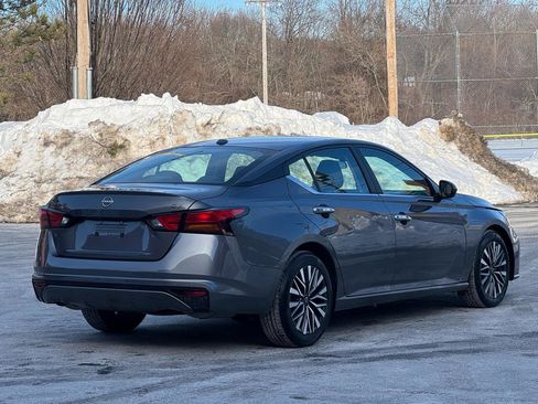 Used 2024 Nissan Altima 2.5 SV image 6