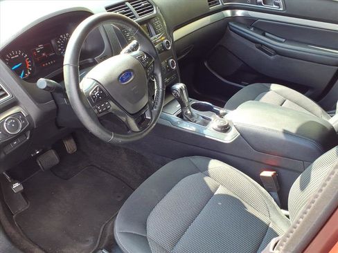 Used 2018 Ford Explorer XLT image 7