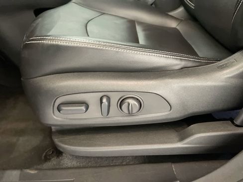 Used 2024 GMC Terrain SLT image 12