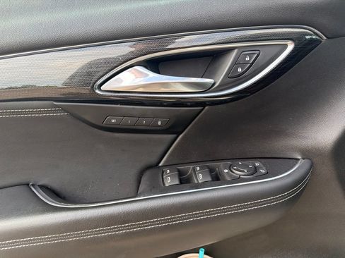 Used 2022 Buick Envision Essence w/ Sport Touring Package FWD image 9