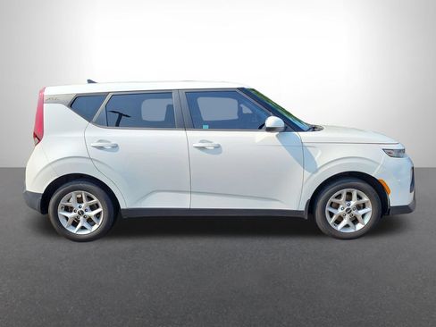 Used 2022 Kia Soul LX w/ Technology Package FWD image 6