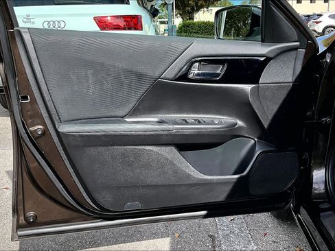 Used 2016 Honda Accord LX image 25