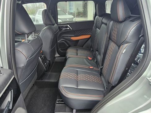 New 2025 Mitsubishi Outlander SEL image 11