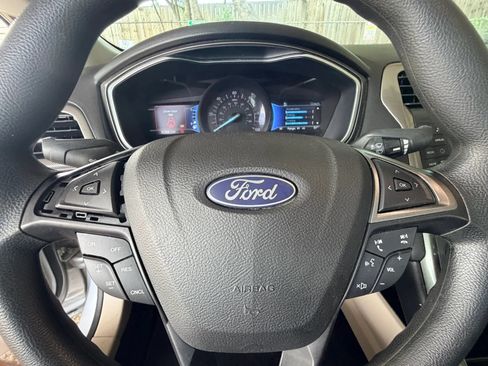 Used 2018 Ford Fusion SE FWD image 21