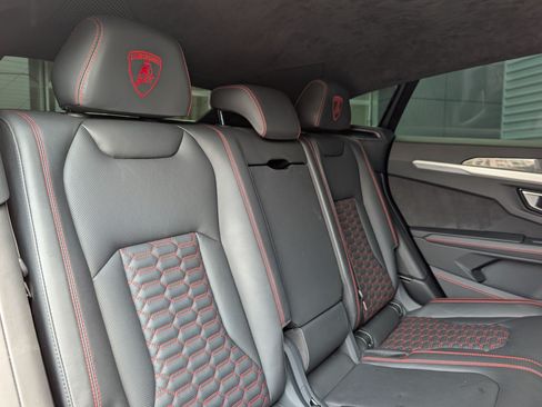 Used 2020 Lamborghini Urus AWD/4WD image 31