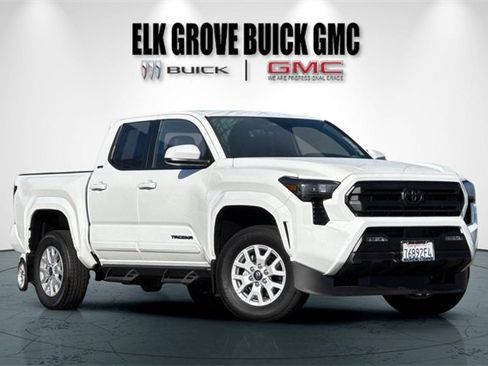 Used 2025 Toyota Tacoma SR5 image 2