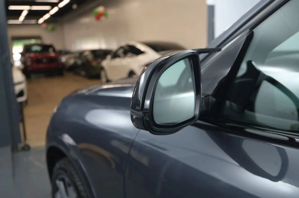 Used 2021 BMW X5 M50i AWD/4WD image 13