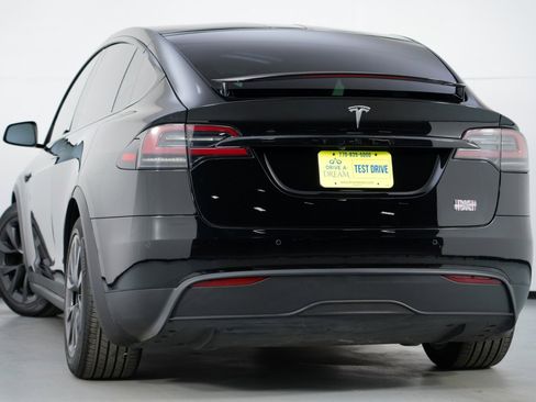 Used 2022 Tesla Model X Plaid image 6