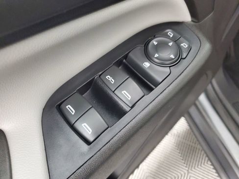 Used 2019 Chevrolet Equinox LS FWD image 28