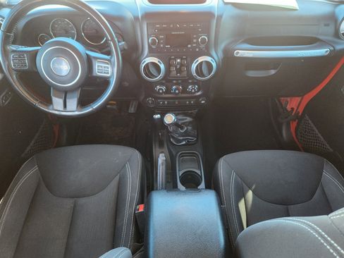 Used 2016 Jeep Wrangler Unlimited Rubicon w/ Connectivity Group image 21