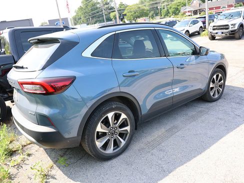 Used 2023 Ford Escape Platinum w/ Premium Technology Package AWD/4WD image 4