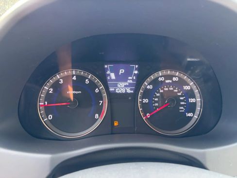 Used 2013 Hyundai Accent GS FWD image 16