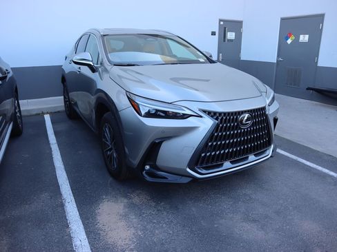 Certified 2025 Lexus NX 250 250 Base image 3