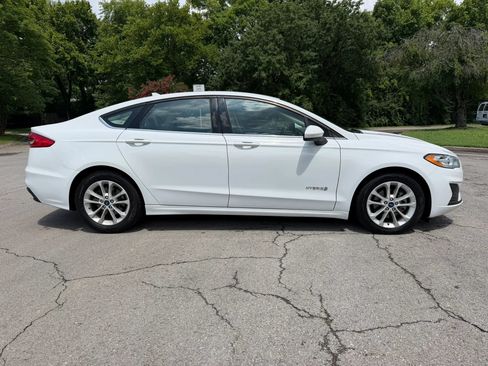 Used 2019 Ford Fusion SE FWD image 4
