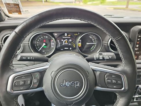 Used 2023 Jeep Wrangler Unlimited Sahara w/ Cold Weather Group AWD/4WD image 25