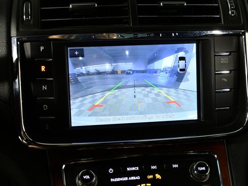 Used 2020 Lincoln Continental image 17