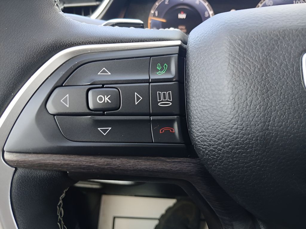 Used 2023 Jeep Grand Cherokee Limited w/ Luxury Tech Group II AWD/4WD image 19