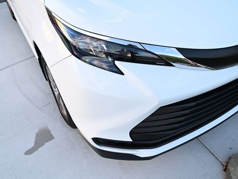 Used 2025 Toyota Sienna LE image 11