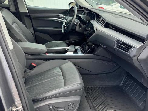 Used 2021 Audi e-tron Premium Plus w/ Premium Plus Package image 26