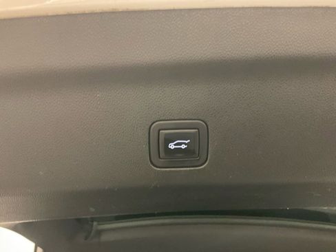 Used 2024 GMC Yukon XL SLT image 34