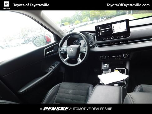 Used 2025 Mitsubishi Outlander SE AWD/4WD image 6