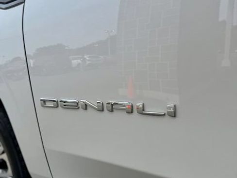 Used 2024 GMC Yukon XL Denali Ultimate AWD/4WD image 7