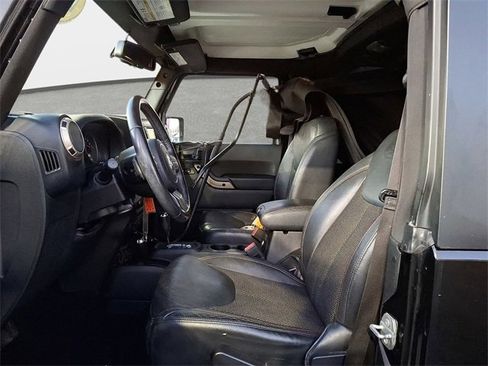 Used 2016 Jeep Wrangler Sahara image 22