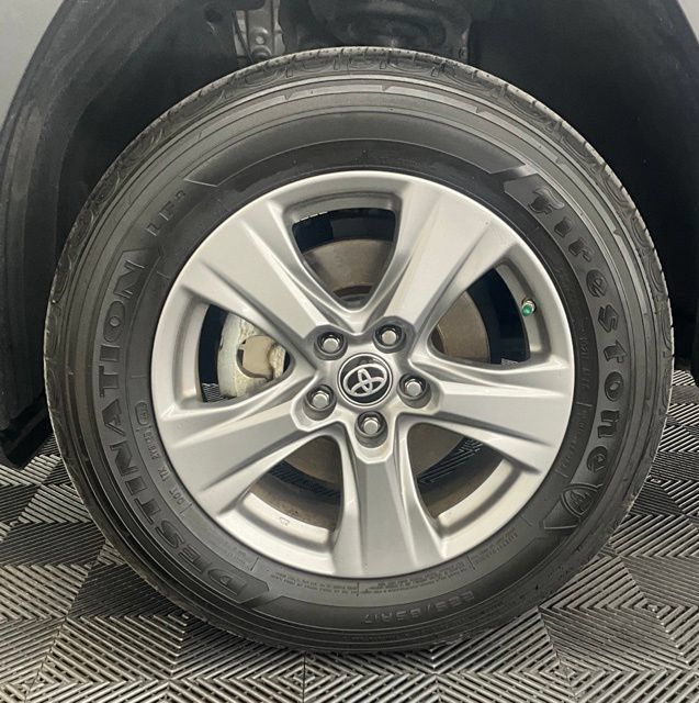 Used 2024 Toyota RAV4 LE AWD/4WD image 31