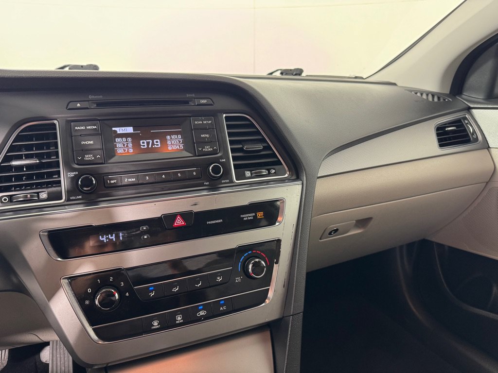 Used 2017 Hyundai Sonata SE FWD image 37