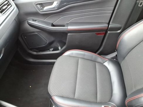 Used 2025 Ford Escape ST-Line image 31