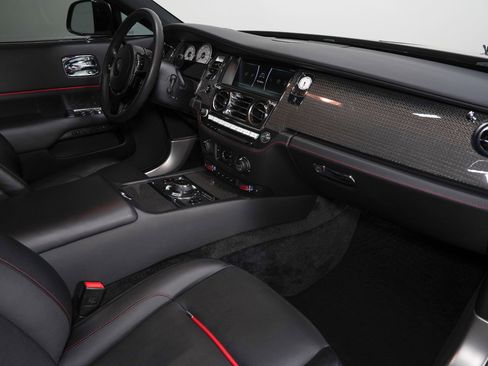 Used 2019 Rolls-Royce Wraith image 12