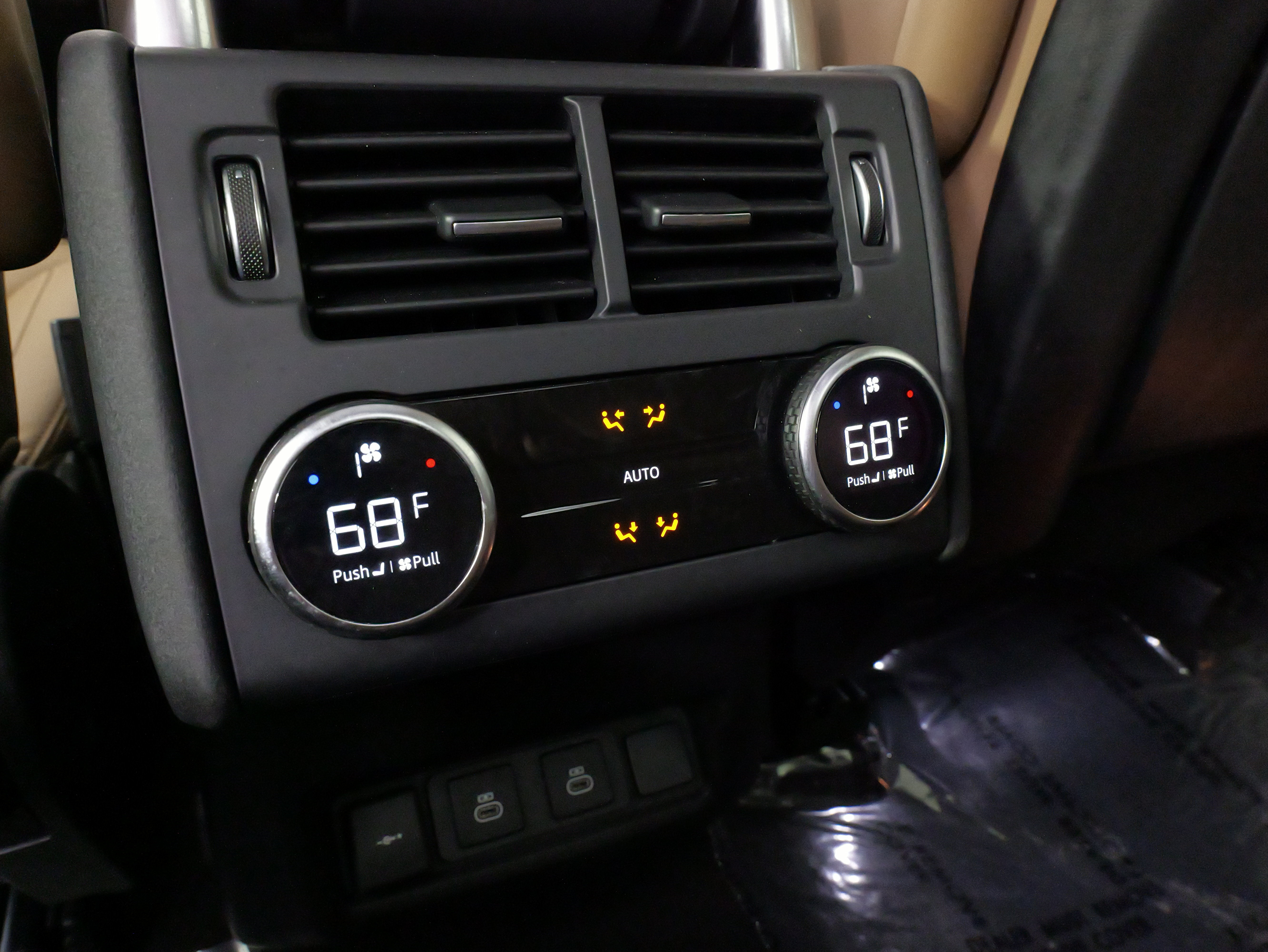 Used 2024 Land Rover Discovery Dynamic SE AWD/4WD image 46