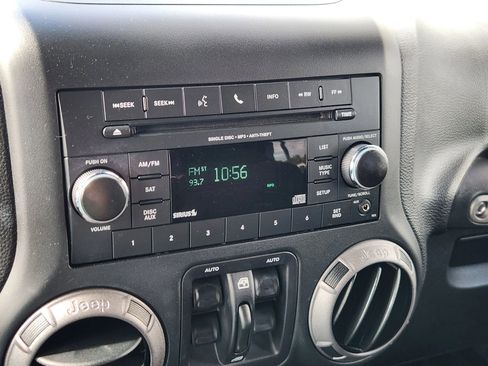 Used 2018 Jeep Wrangler Unlimited Sport S image 27