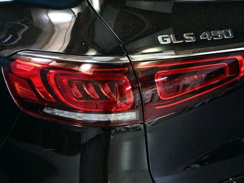 Used 2021 Mercedes-Benz GLS 450 4MATIC image 17