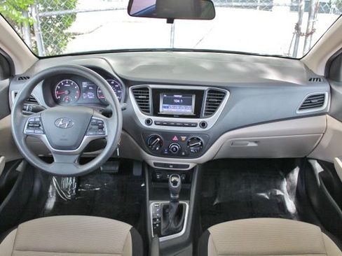 Used 2022 Hyundai Accent SE w/ Cargo Package image 10