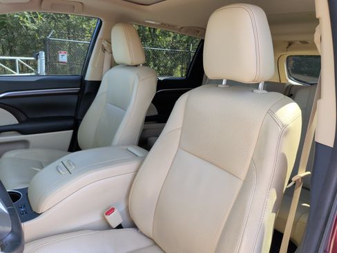 Used 2016 Toyota Highlander Limited FWD image 26