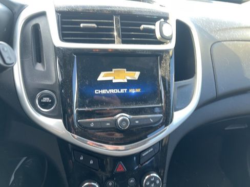 Used 2018 Chevrolet Sonic LT w/ Convenience Package image 17