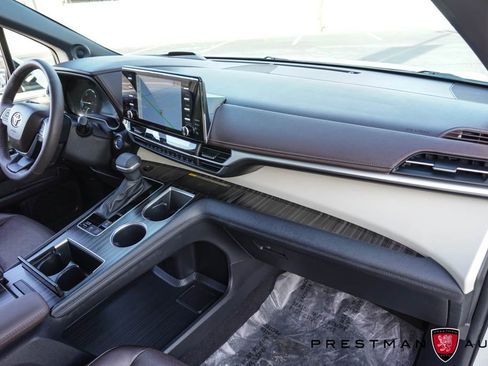 Used 2024 Toyota Sienna Platinum image 57