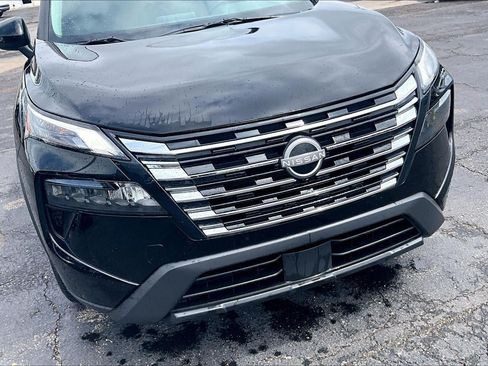 Used 2025 Nissan Rogue SV AWD/4WD image 3