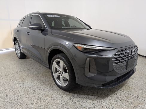 Certified 2025 Audi Q5 Premium AWD/4WD image 1