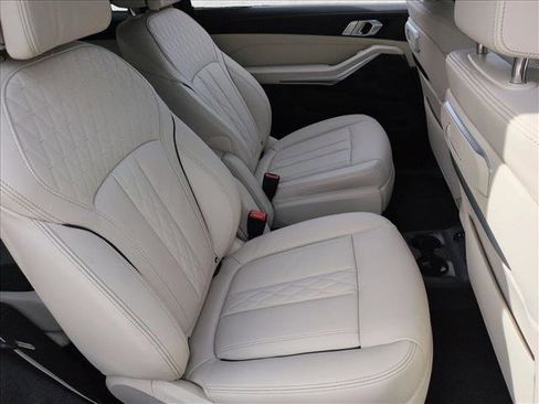 Used 2025 BMW X7 xDrive40i w/ M Sport Package image 21