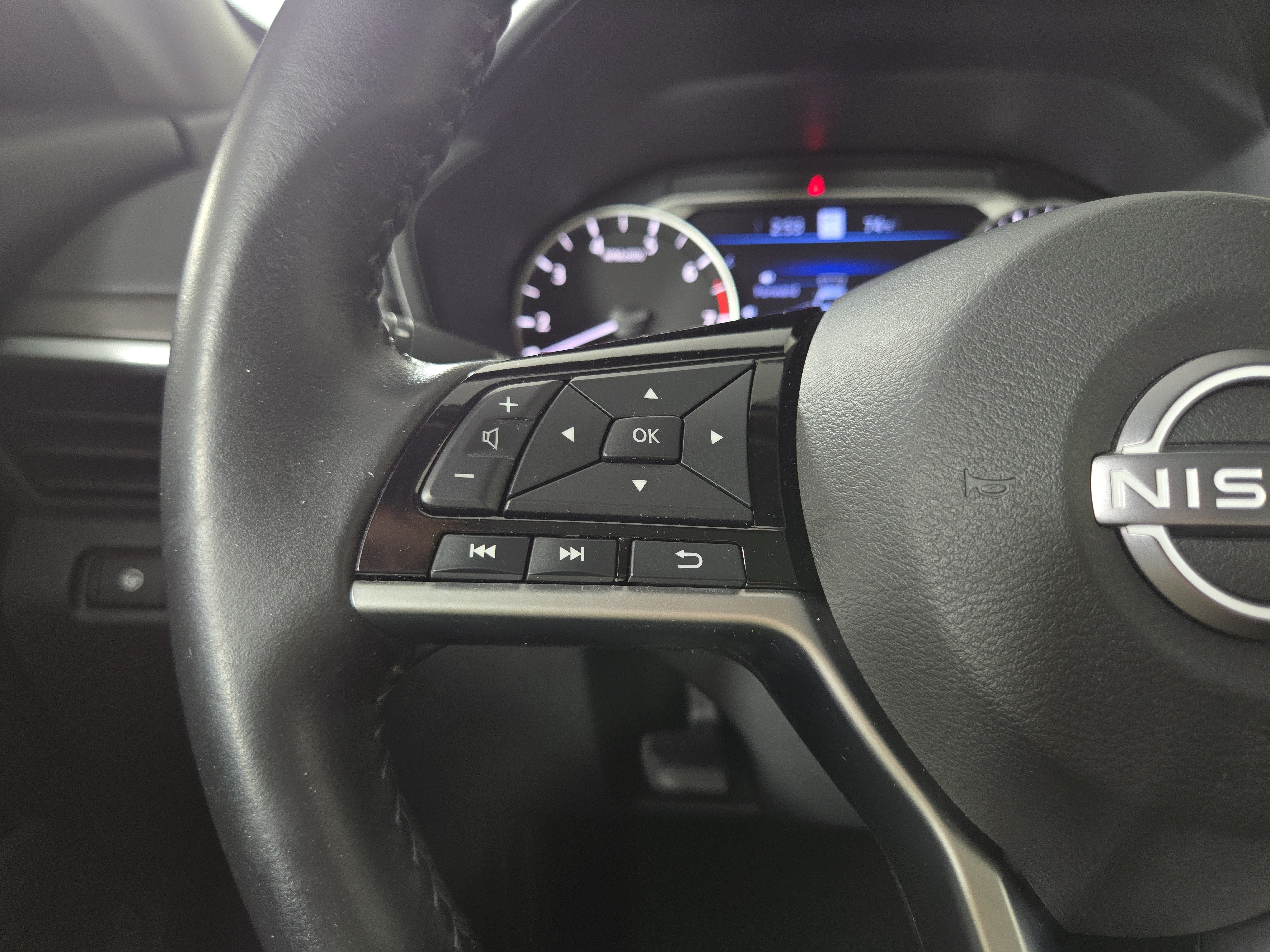 Used 2023 Nissan Altima 2.5 SV w/ SV Premium Package FWD image 15